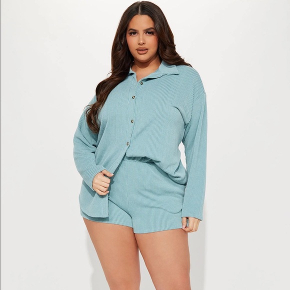 Two piece set - Picture 2 of 4